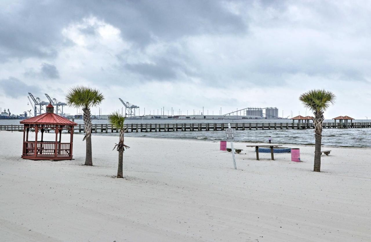 Ferienhaus With Deck And Grill, Walk To Beach!